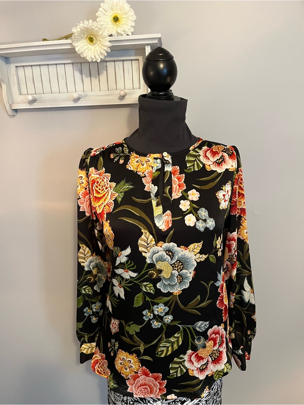 LOFT Black Floral Button-Front Blouse EUC